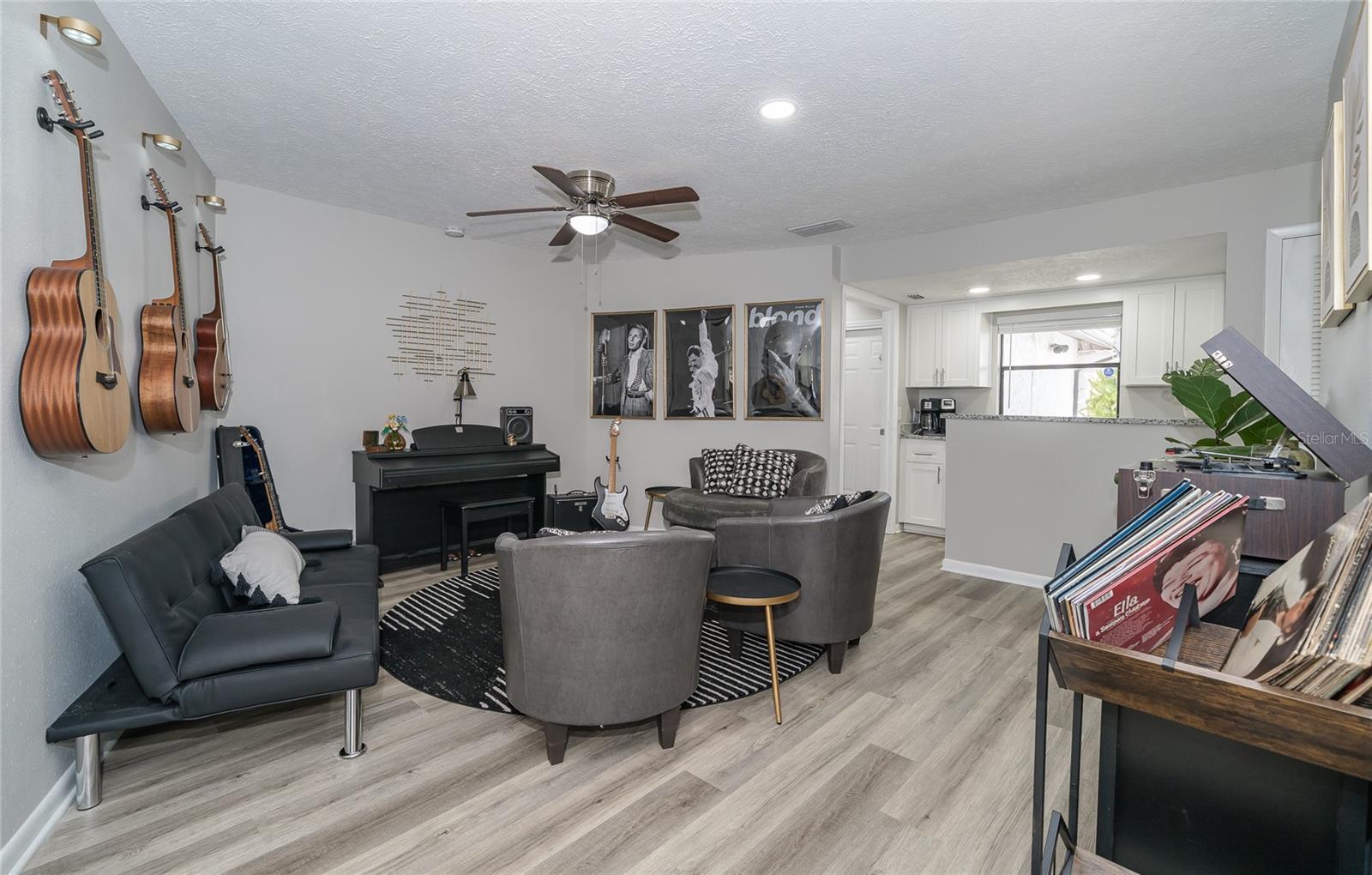 Image 15 of 45 For 7608 Laurel Oak Court