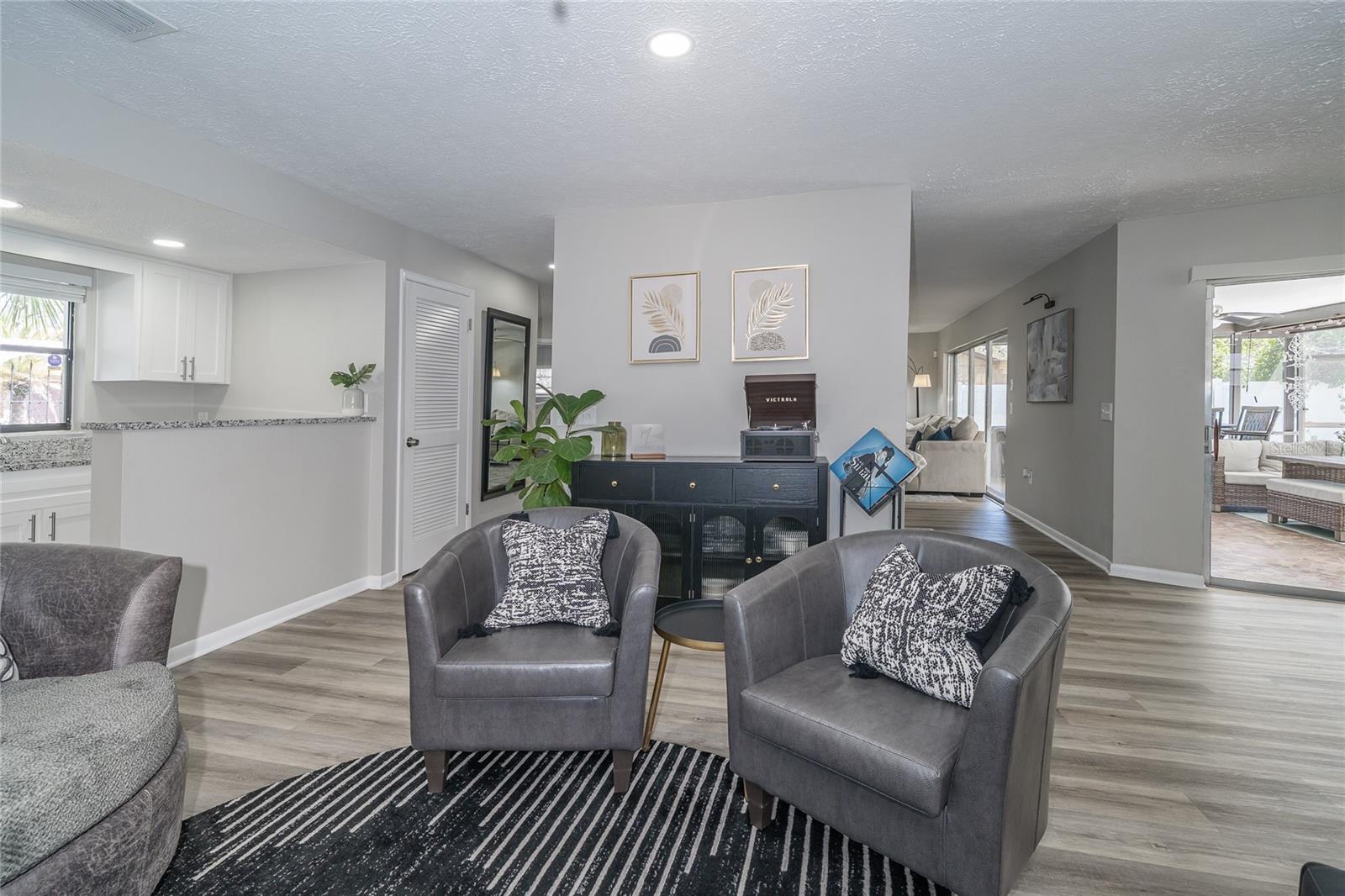 Image 17 of 45 For 7608 Laurel Oak Court