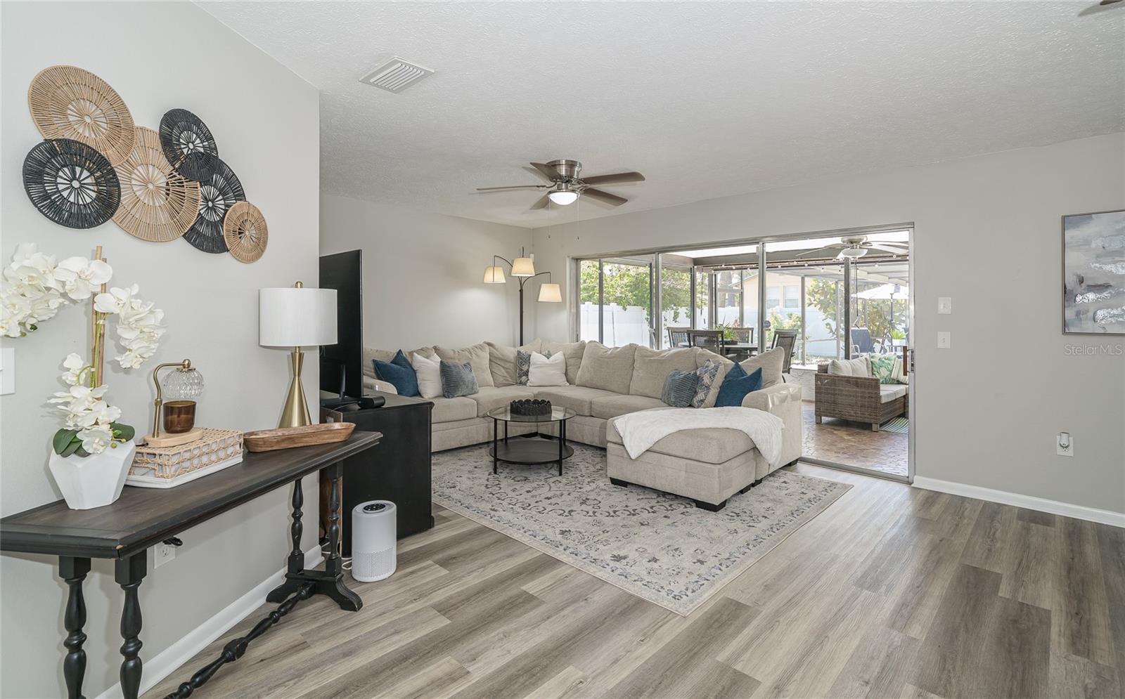 Image 5 of 45 For 7608 Laurel Oak Court