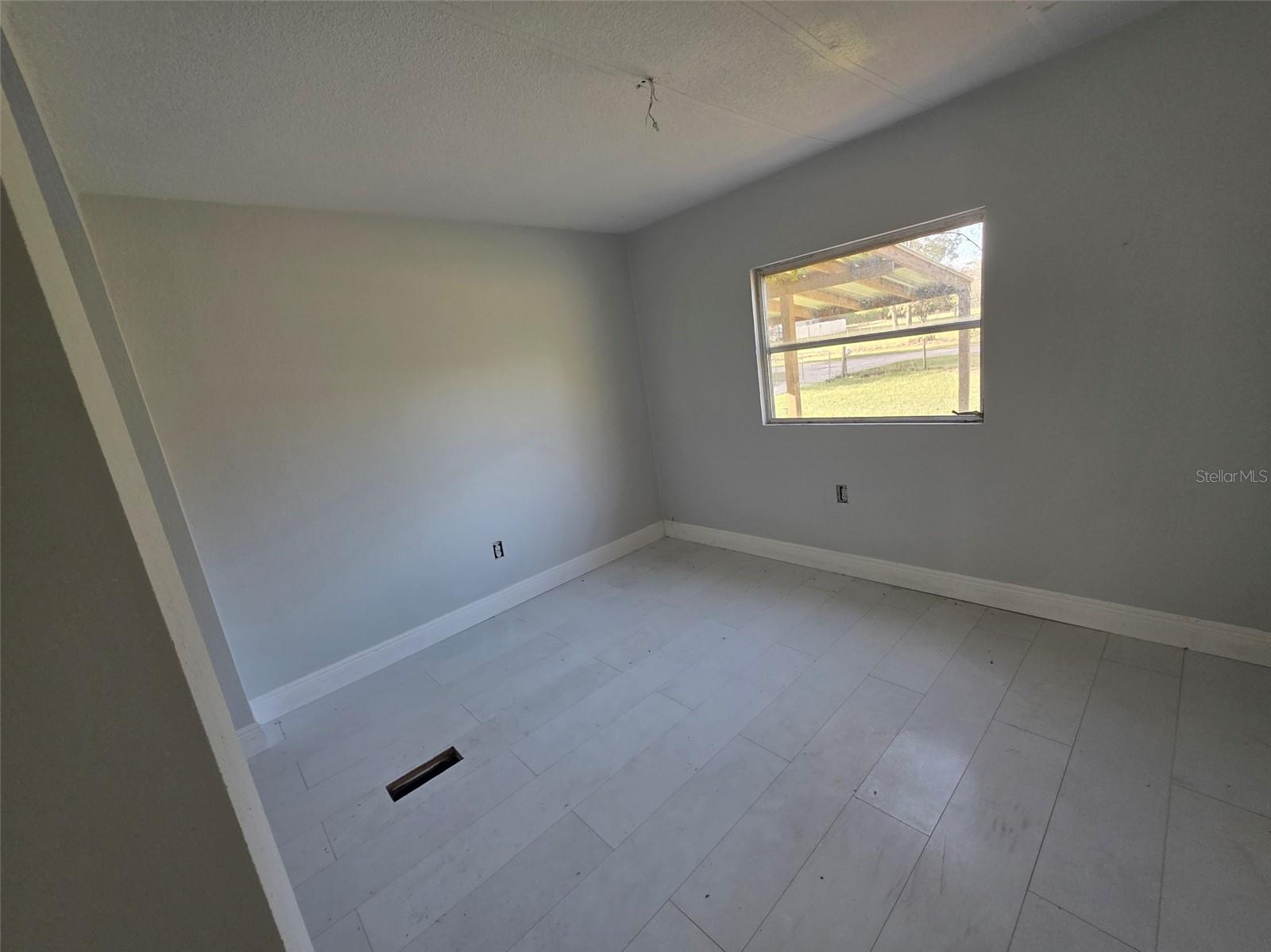 Image 12 of 36 For 37414 Northside Drive