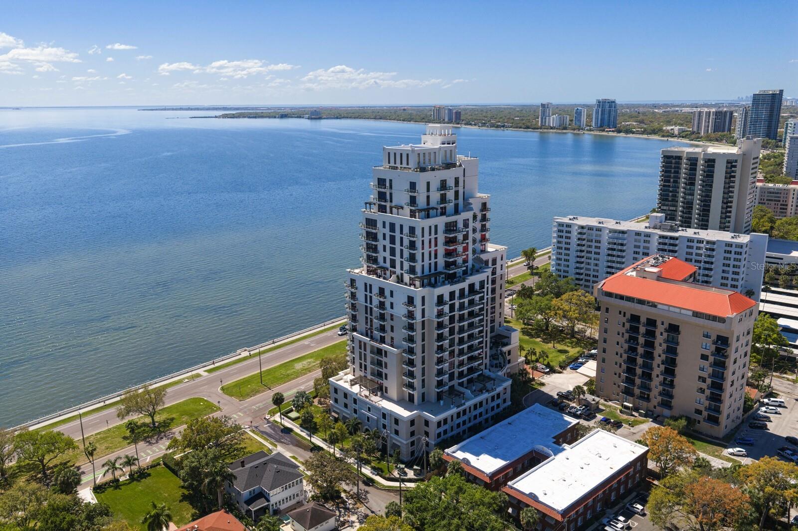 Listing photo id 1 for 2103 Bayshore Boulevard 605