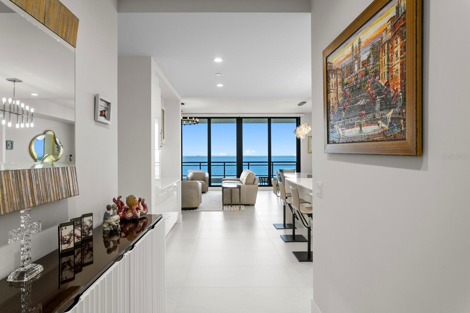 Listing photo id 2 for 2103 Bayshore Boulevard 605