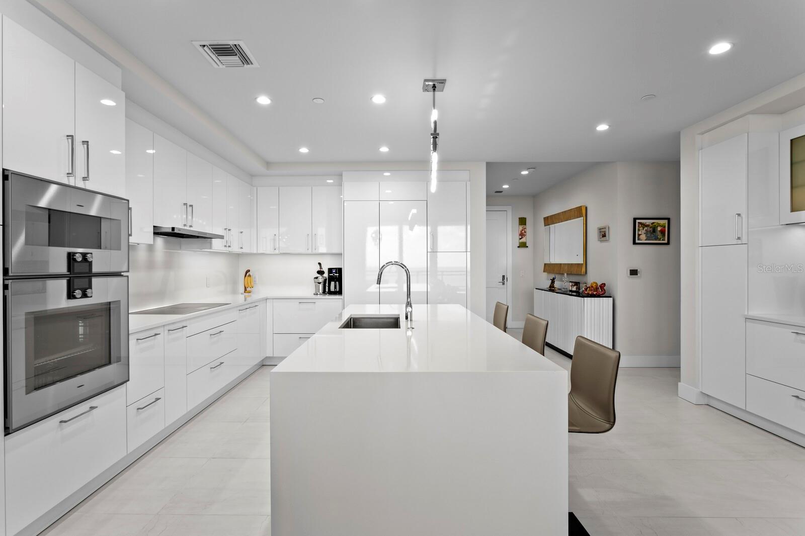 Listing photo id 5 for 2103 Bayshore Boulevard 605