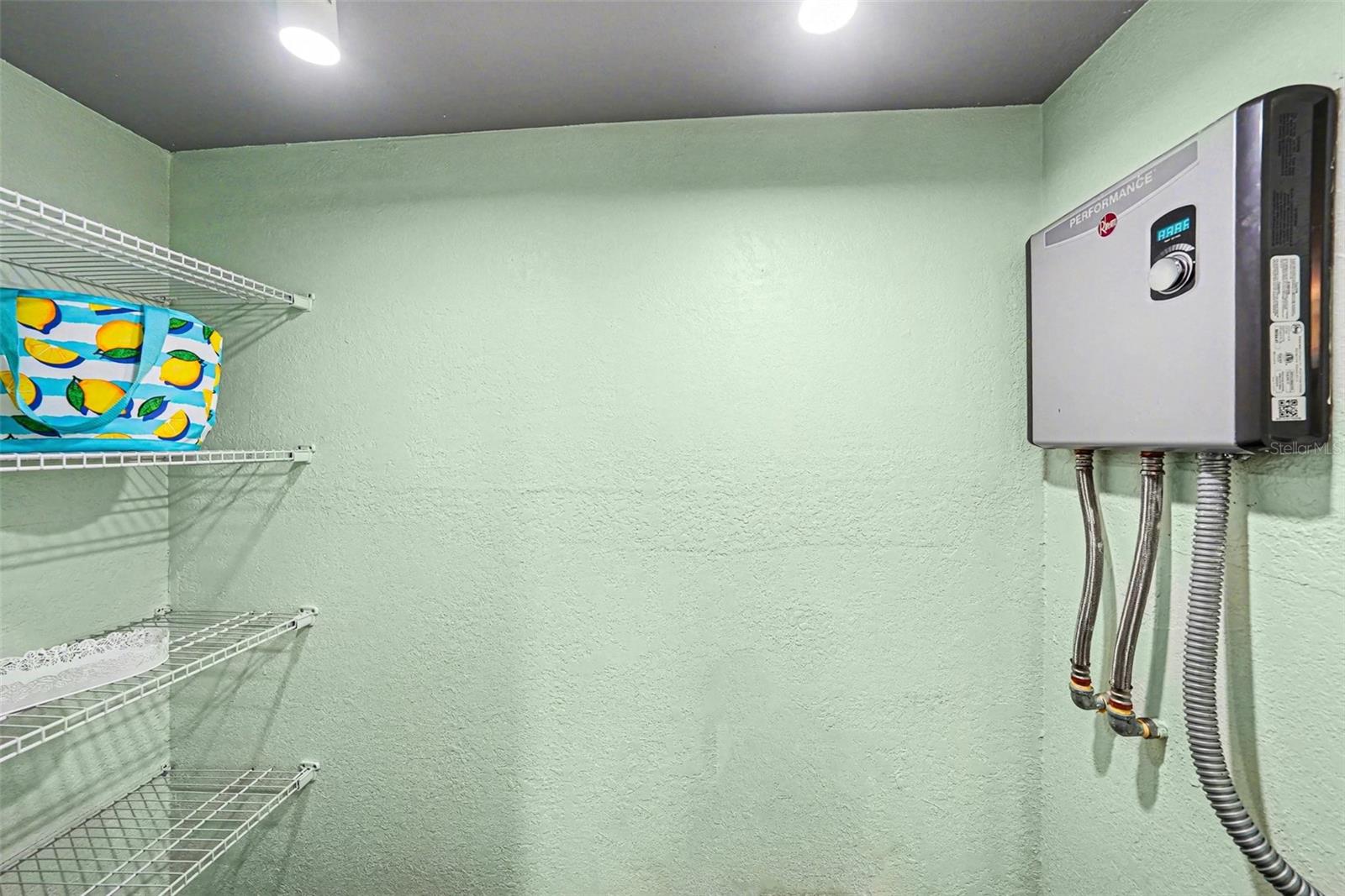 Image 21 of 27 For 8606 Palm Lane 116