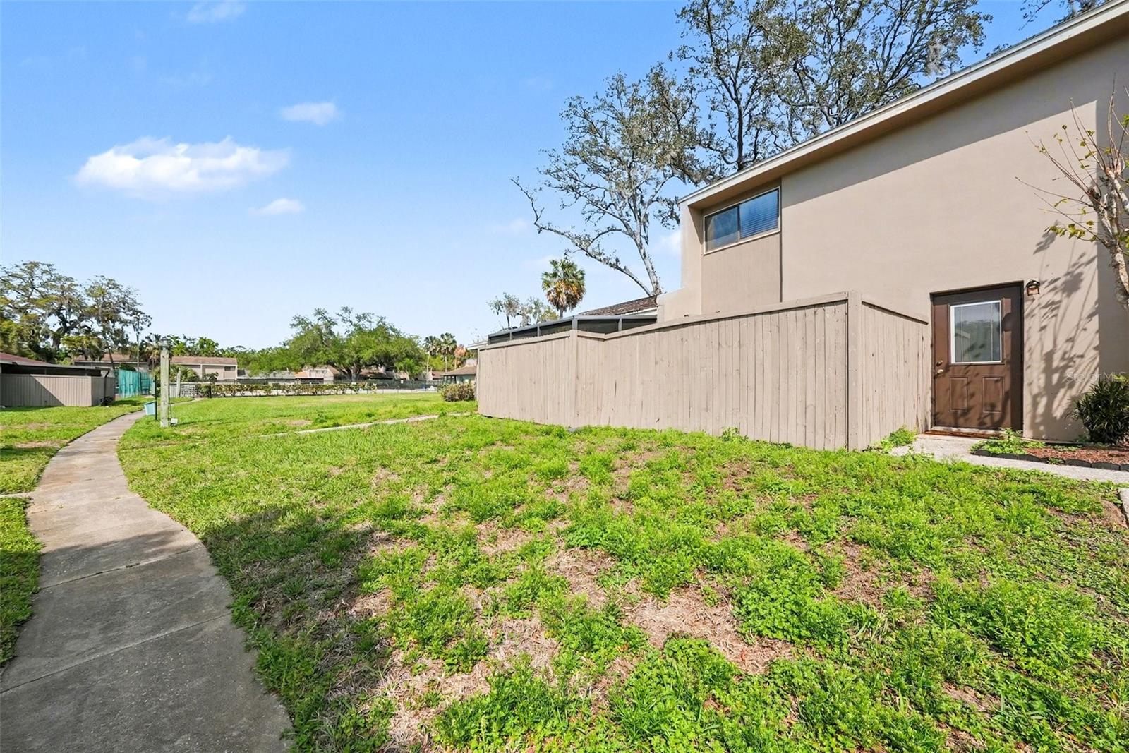 Image 24 of 27 For 8606 Palm Lane 116