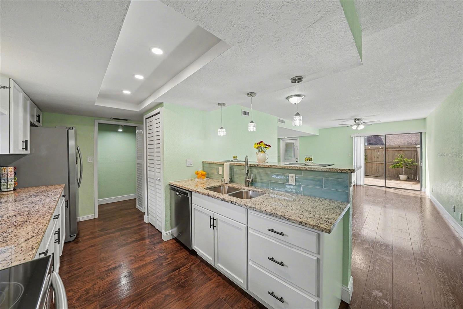 Image 6 of 27 For 8606 Palm Lane 116