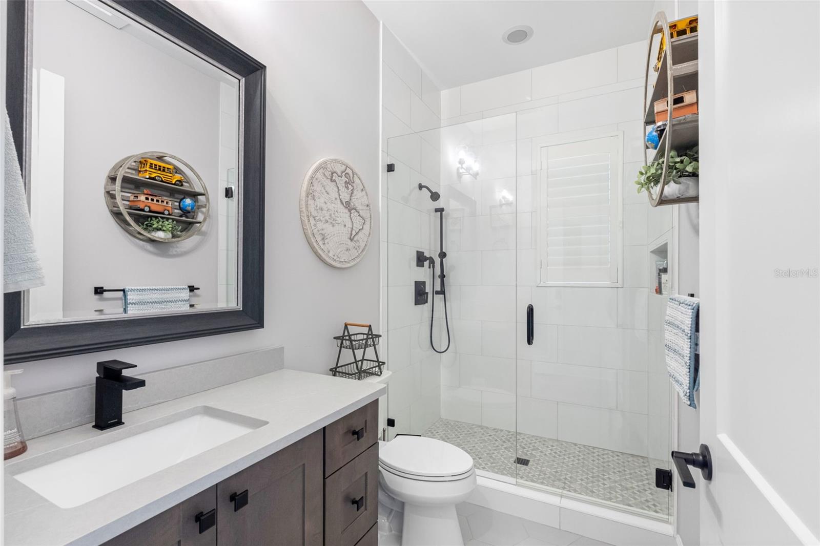 Image 16 of 98 For 124 Forest Hills Drive