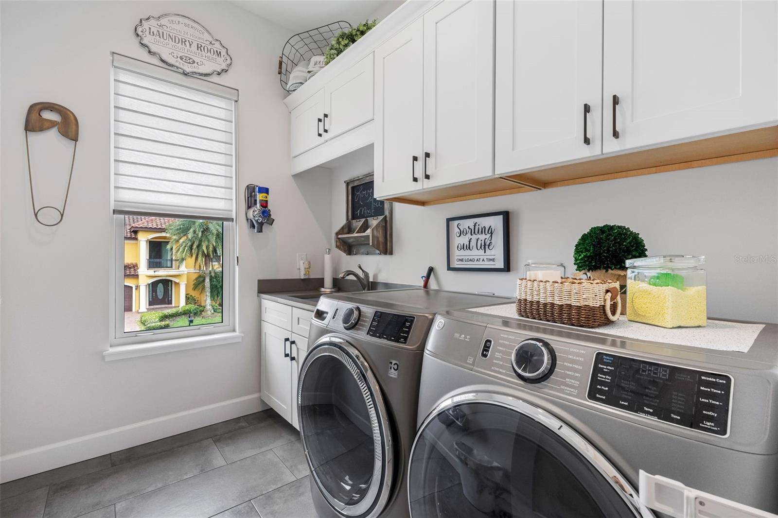 Image 21 of 98 For 124 Forest Hills Drive