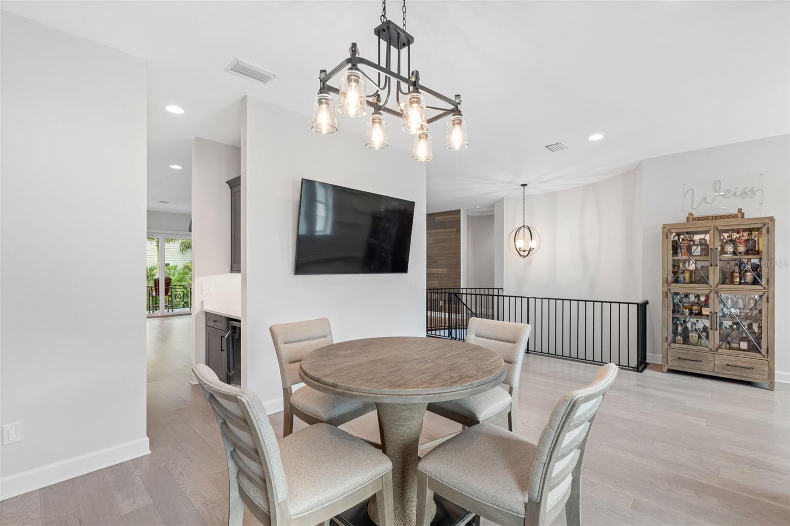 Image 25 of 98 For 124 Forest Hills Drive