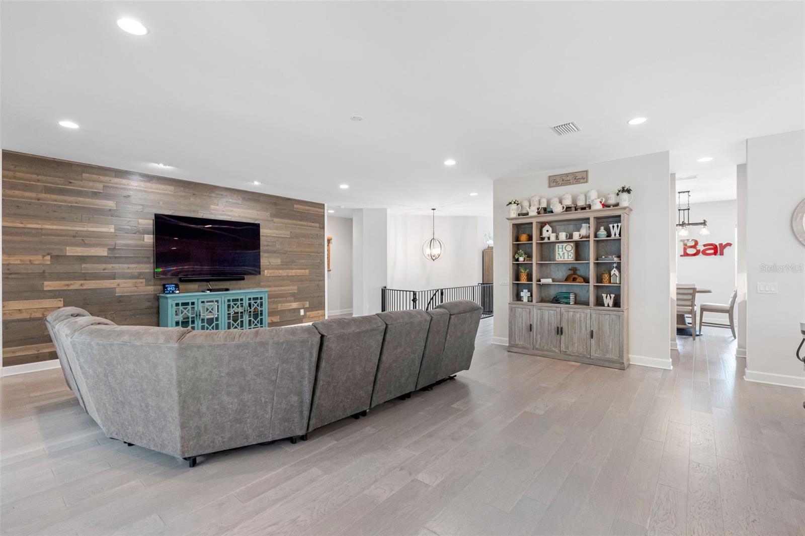 Image 26 of 98 For 124 Forest Hills Drive