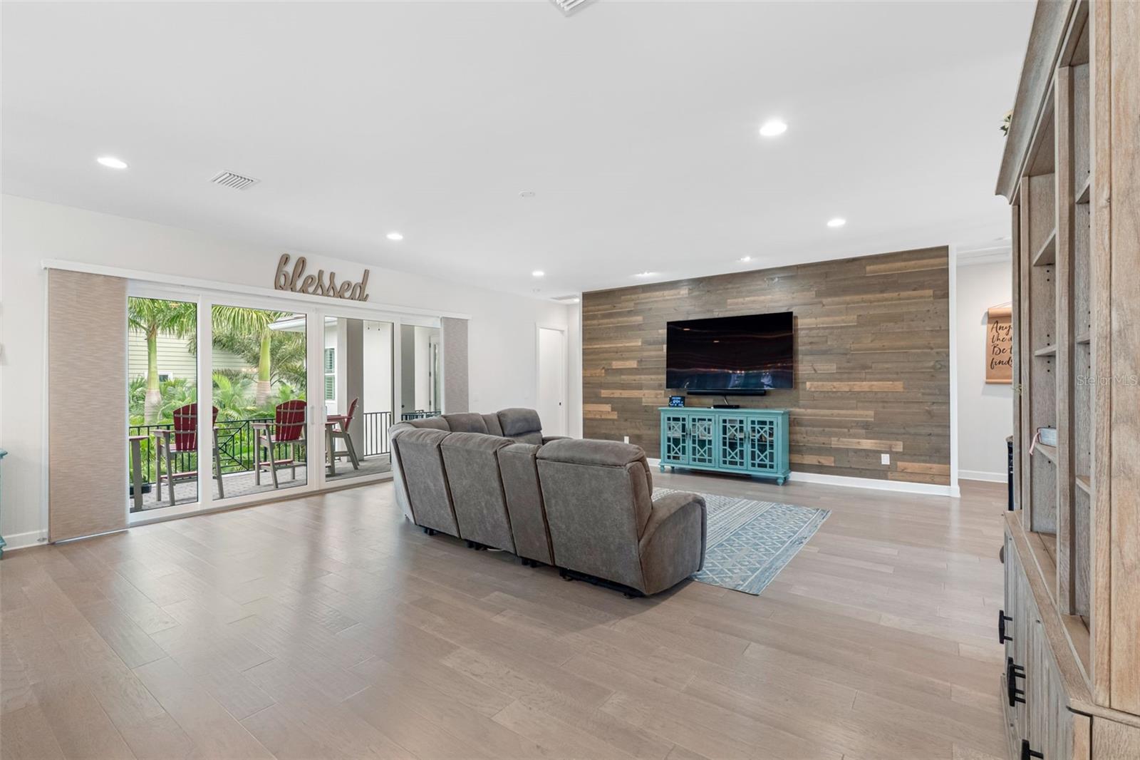 Image 27 of 98 For 124 Forest Hills Drive