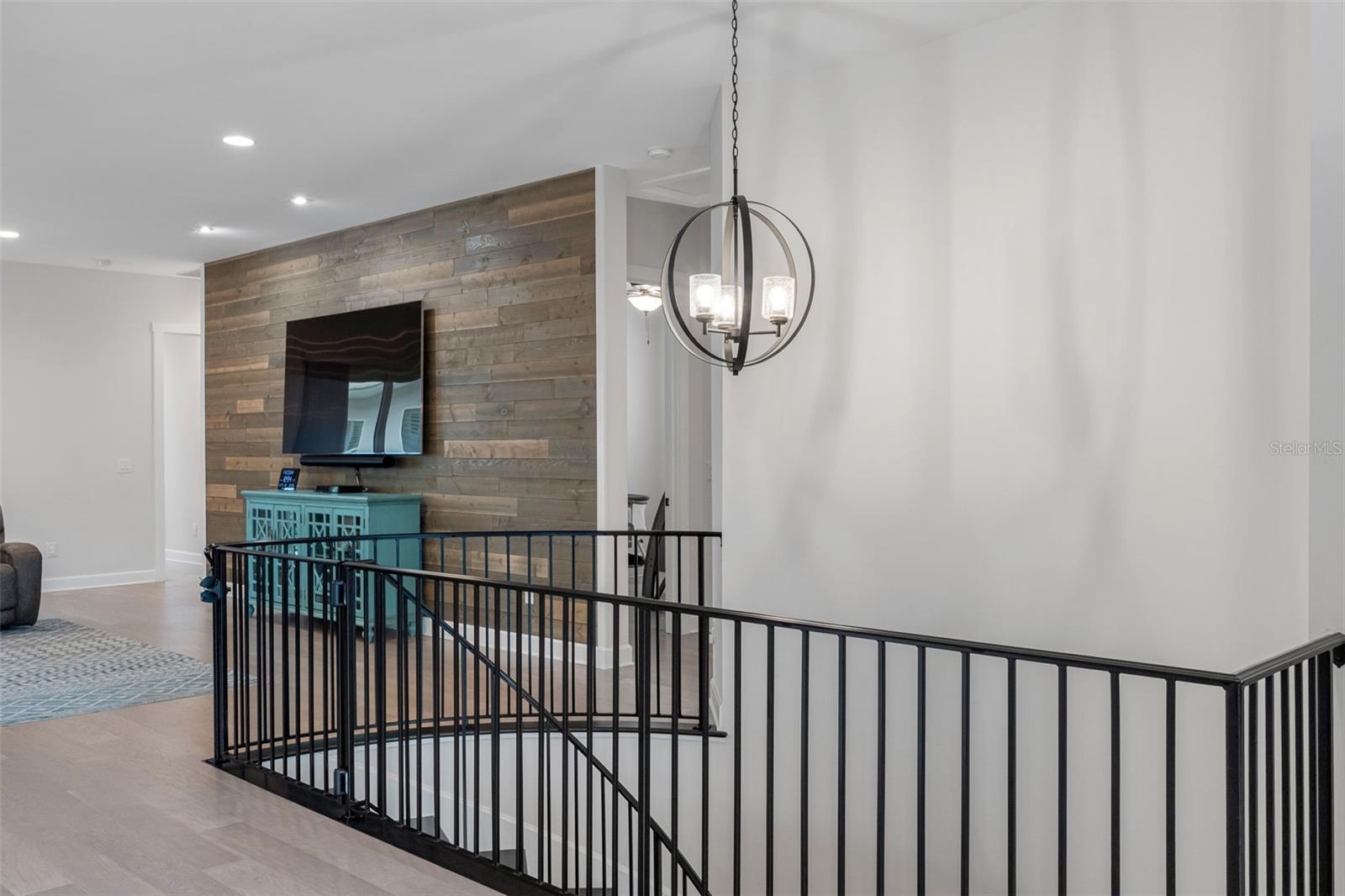 Image 28 of 98 For 124 Forest Hills Drive