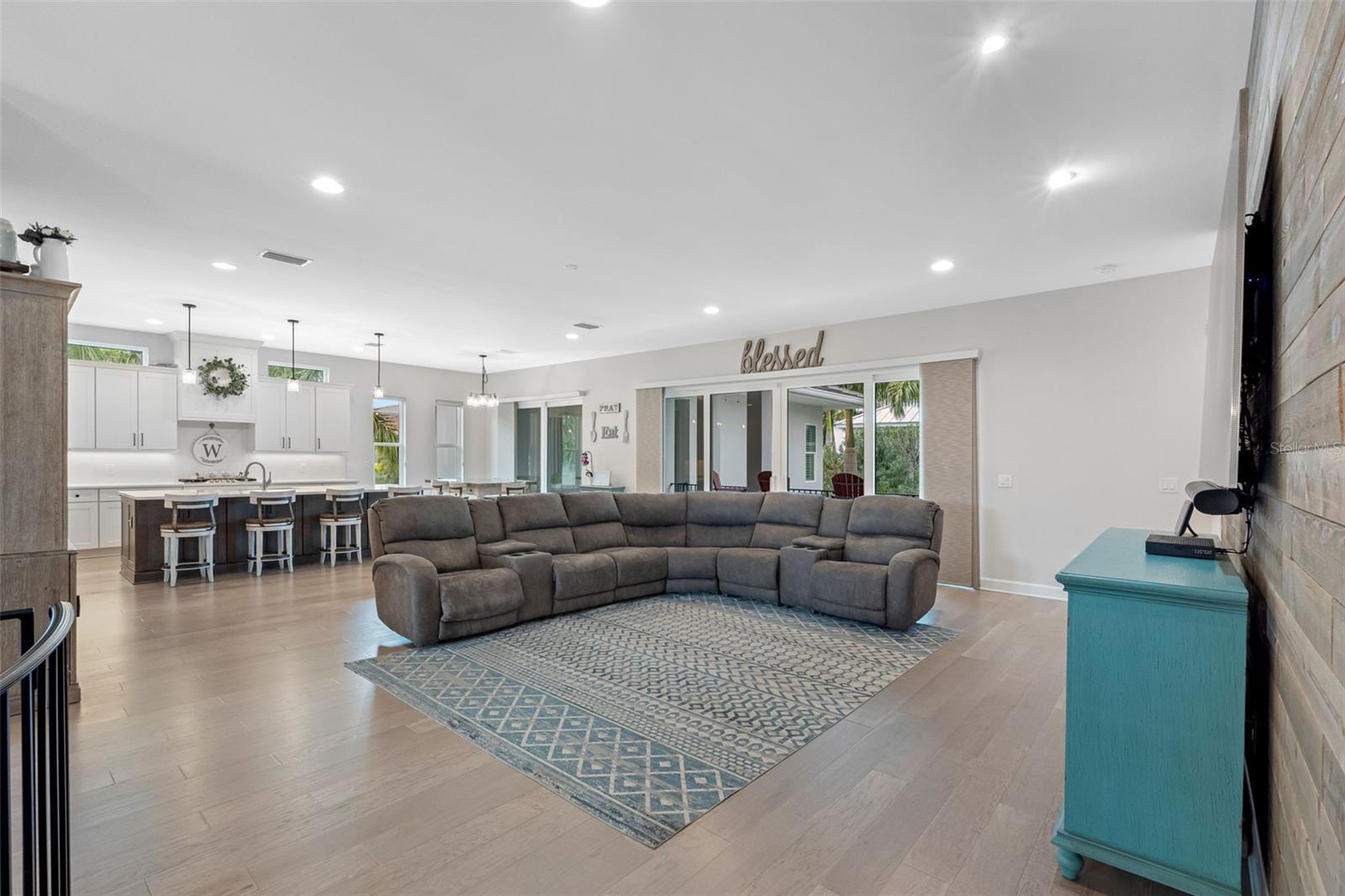 Image 33 of 98 For 124 Forest Hills Drive