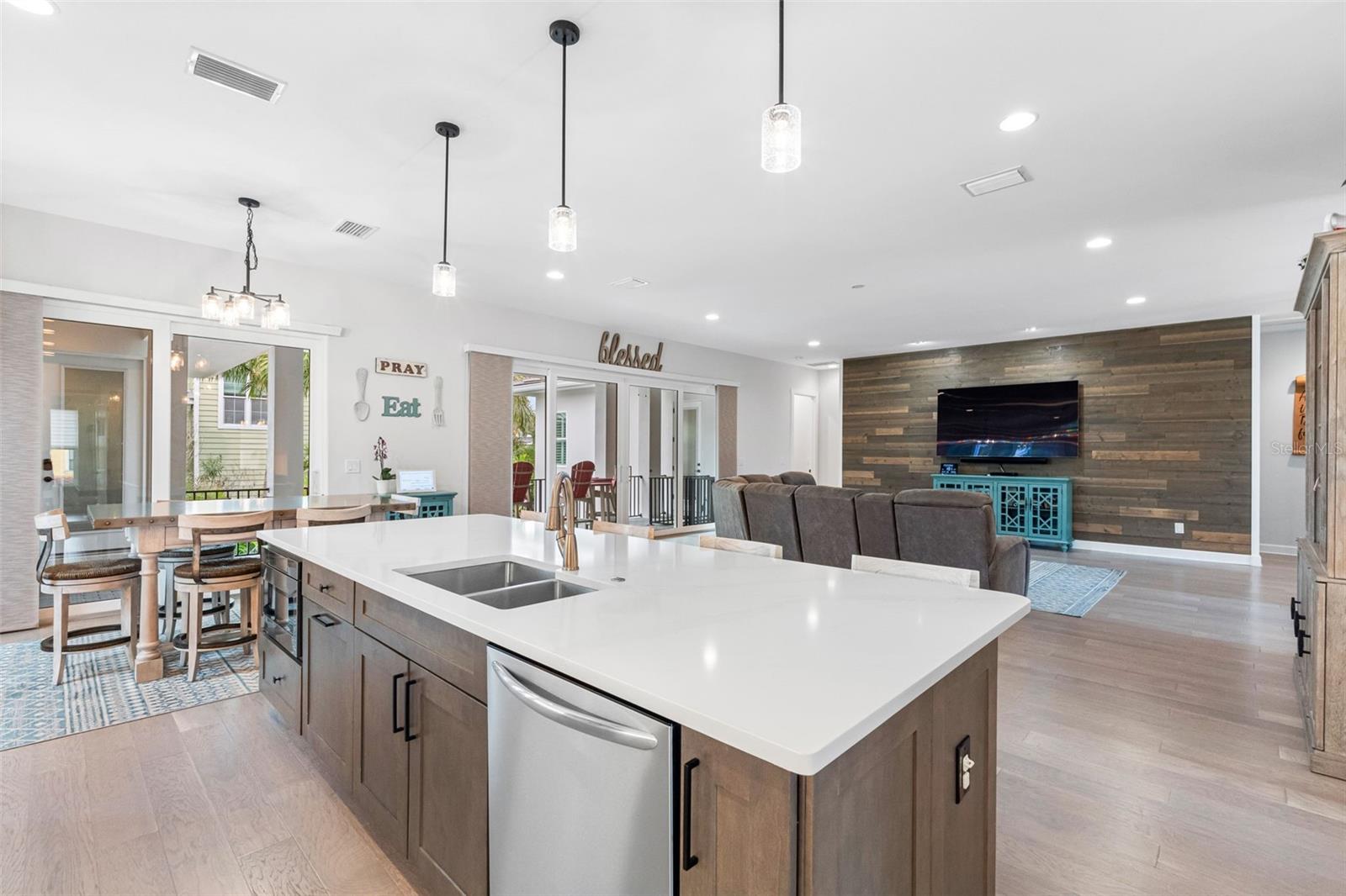 Image 5 of 98 For 124 Forest Hills Drive