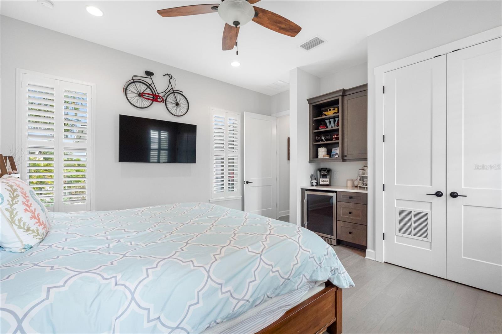 Image 51 of 98 For 124 Forest Hills Drive