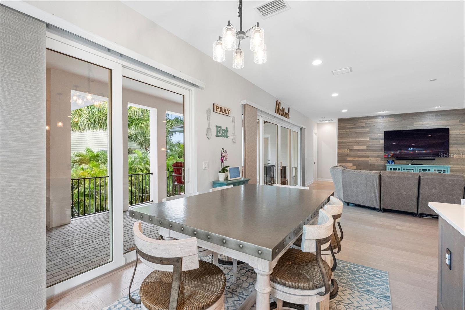 Image 7 of 98 For 124 Forest Hills Drive