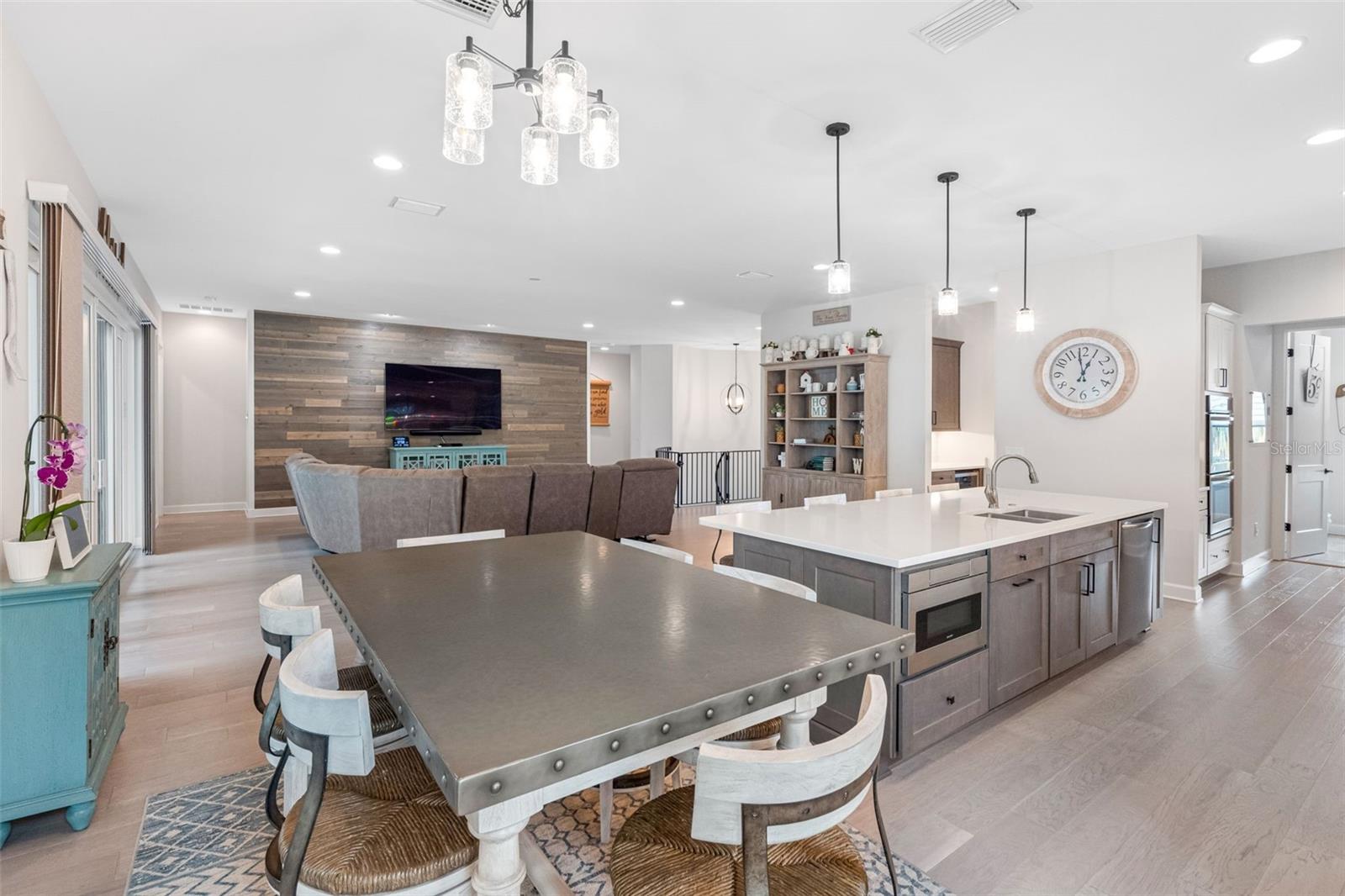 Image 8 of 98 For 124 Forest Hills Drive