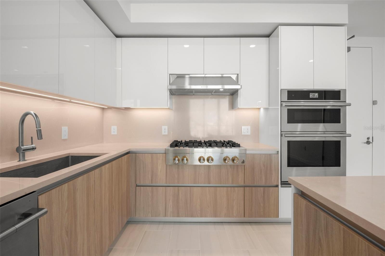 Image 5 of 65 For 400 Central Avenue 1109