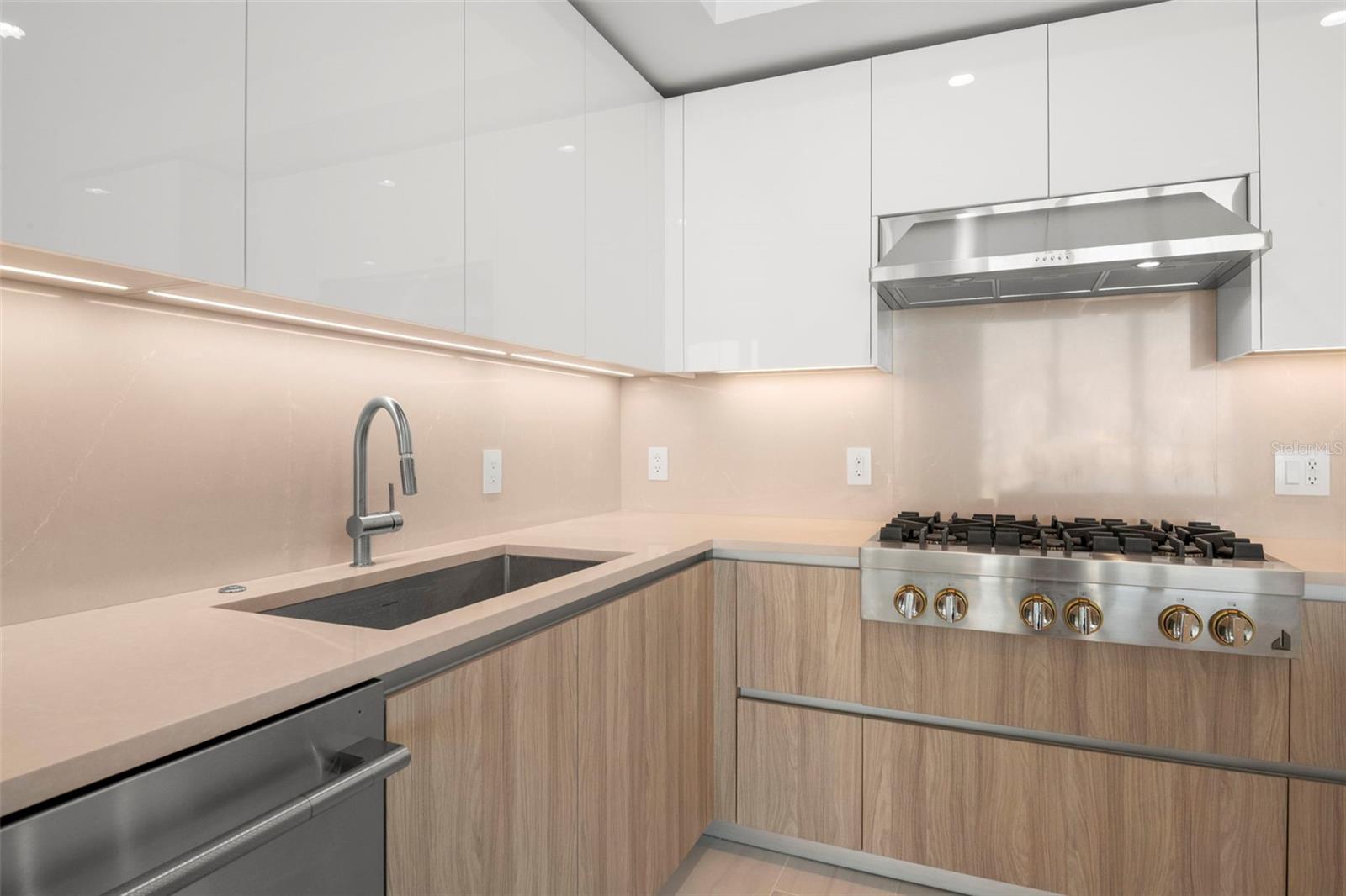 Image 7 of 65 For 400 Central Avenue 1109