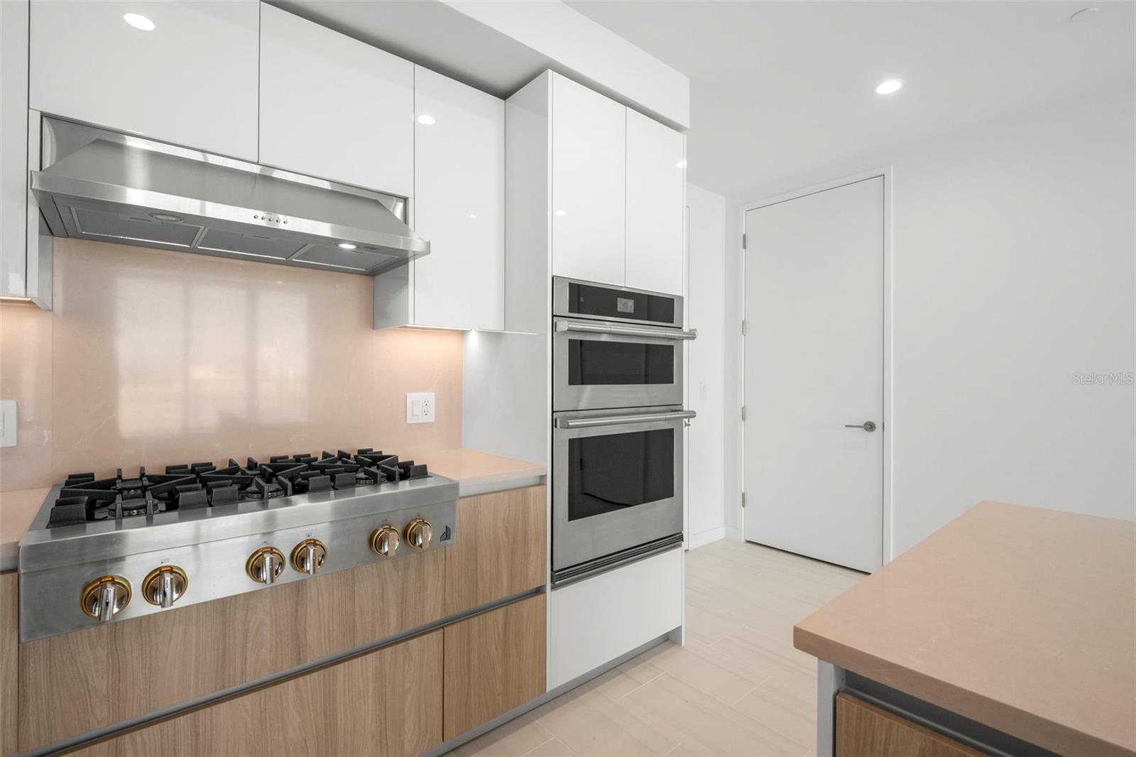 Image 8 of 65 For 400 Central Avenue 1109