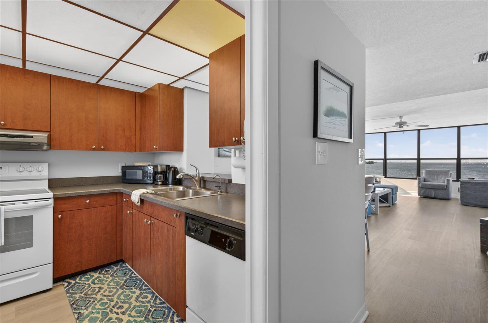 Image 17 of 39 For 300 Woodette Drive 404b