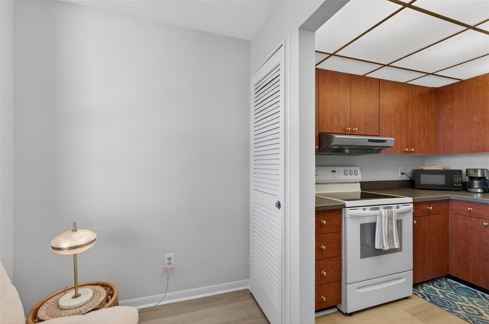 Image 22 of 39 For 300 Woodette Drive 404b