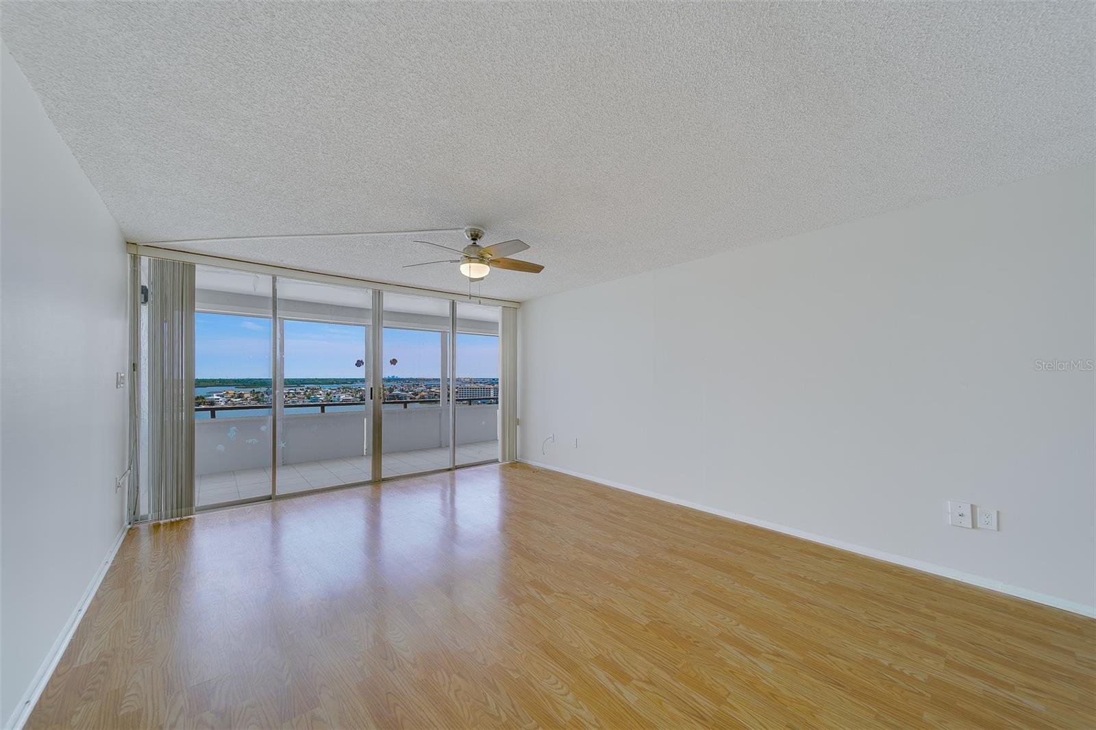 Image 10 of 46 For 17920 Gulf Boulevard 1408