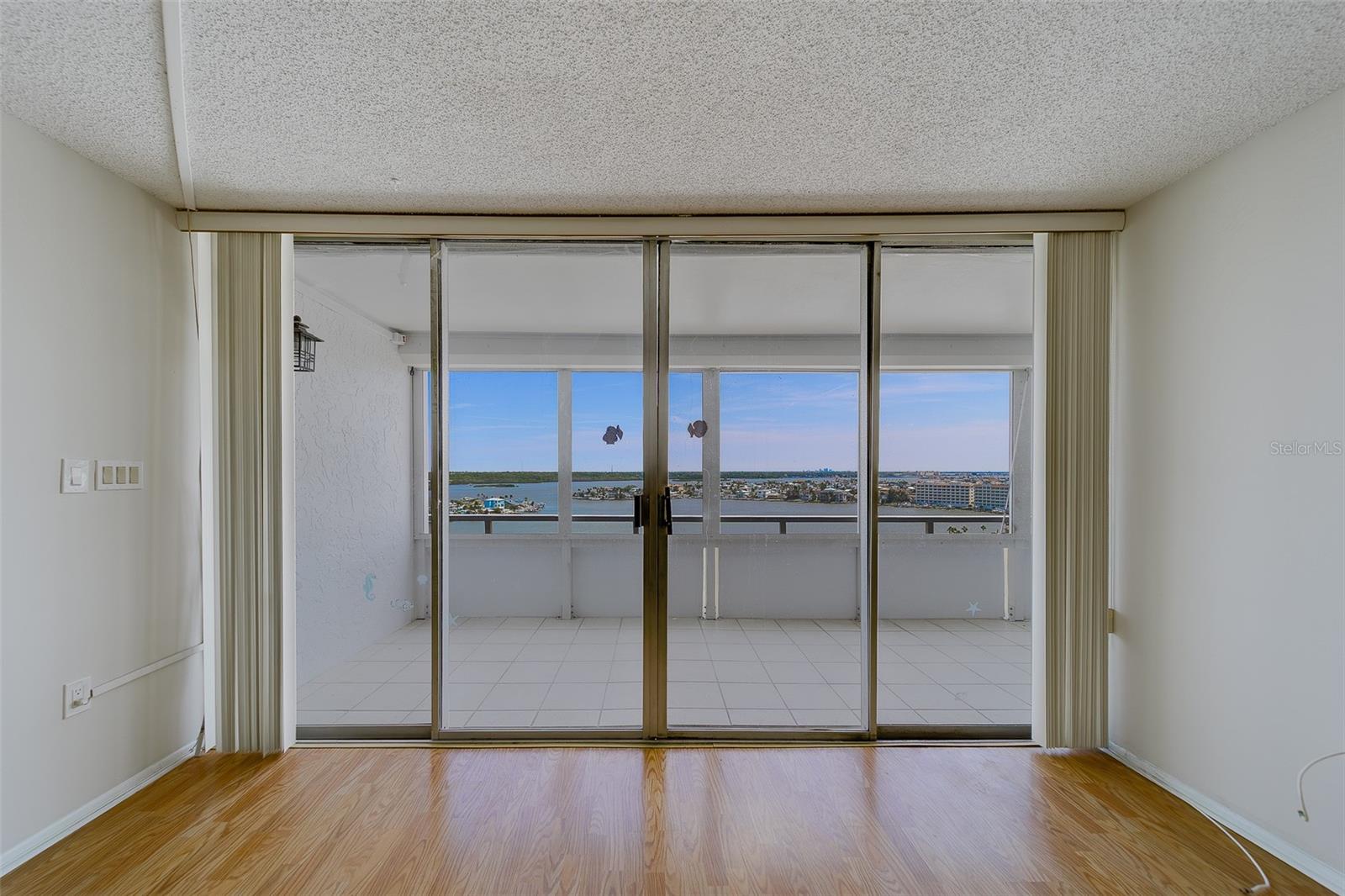 Image 11 of 46 For 17920 Gulf Boulevard 1408