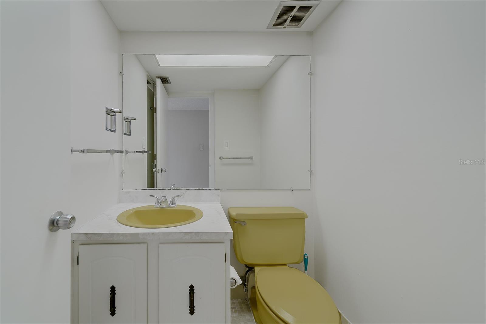 Image 12 of 46 For 17920 Gulf Boulevard 1408