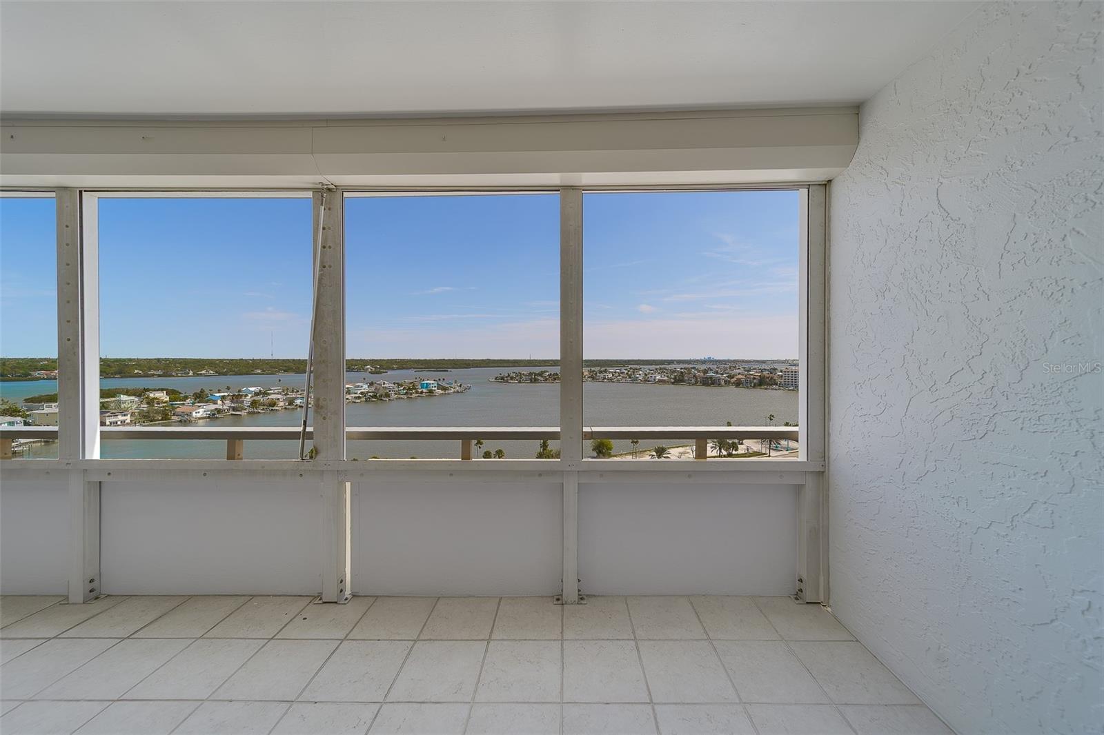 Image 20 of 46 For 17920 Gulf Boulevard 1408