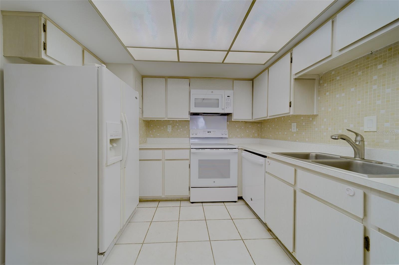 Image 3 of 46 For 17920 Gulf Boulevard 1408