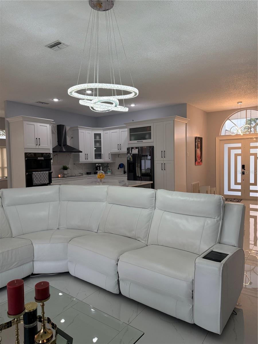 Listing photo id 9 for 14410 Dabney Court