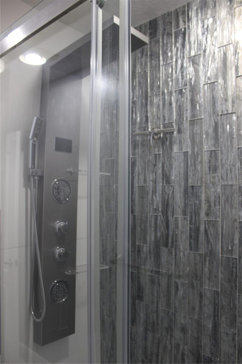 Listing photo id 31 for 14410 Dabney Court