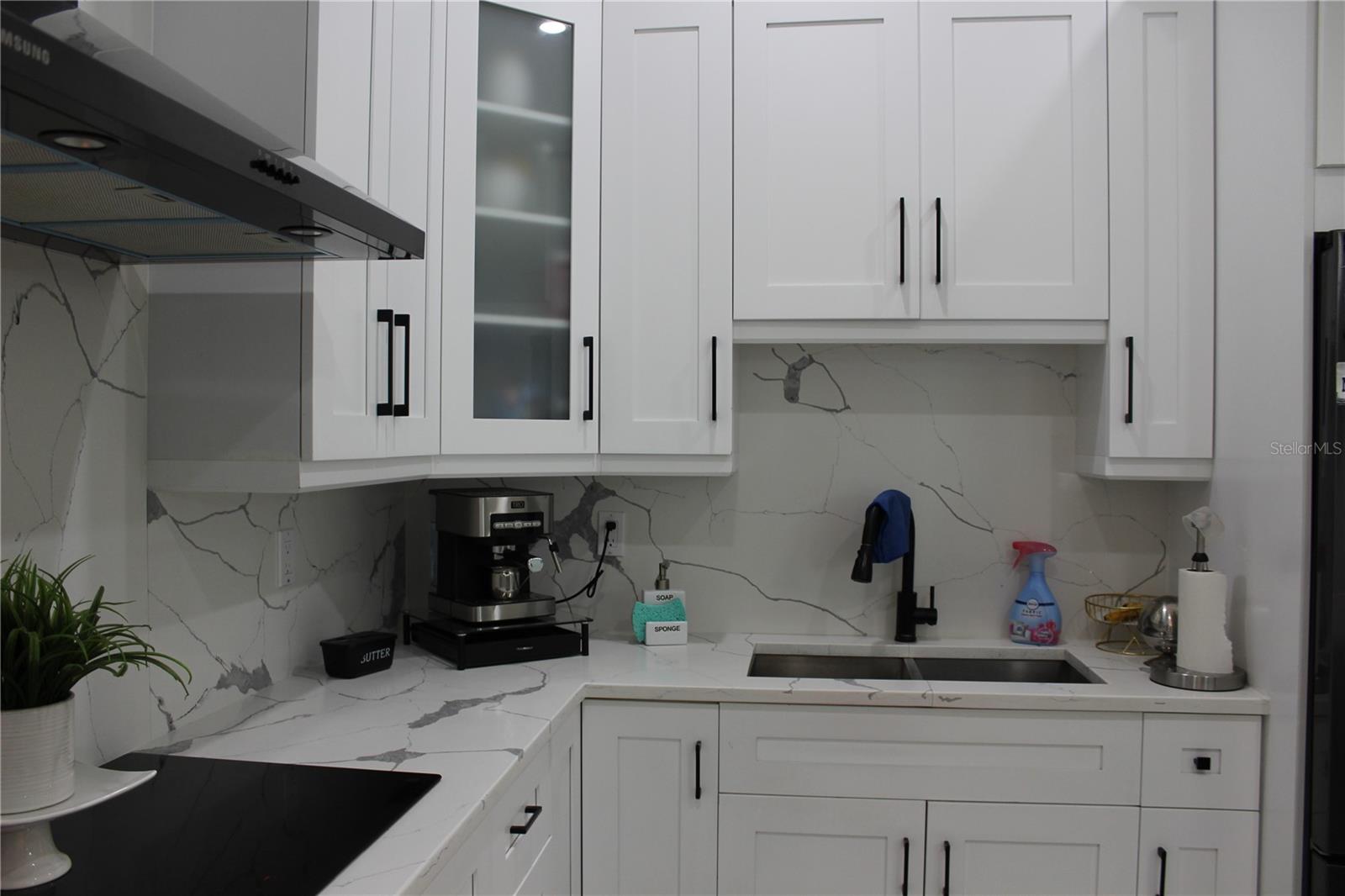 Listing photo id 3 for 14410 Dabney Court