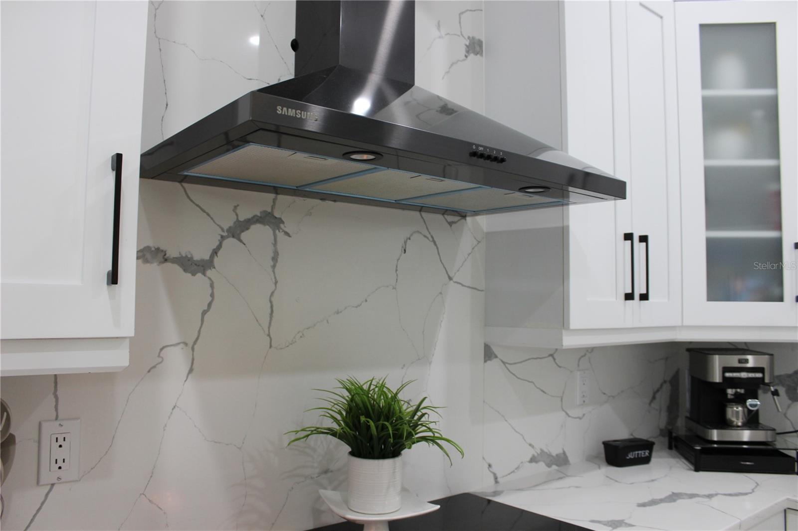 Listing photo id 4 for 14410 Dabney Court