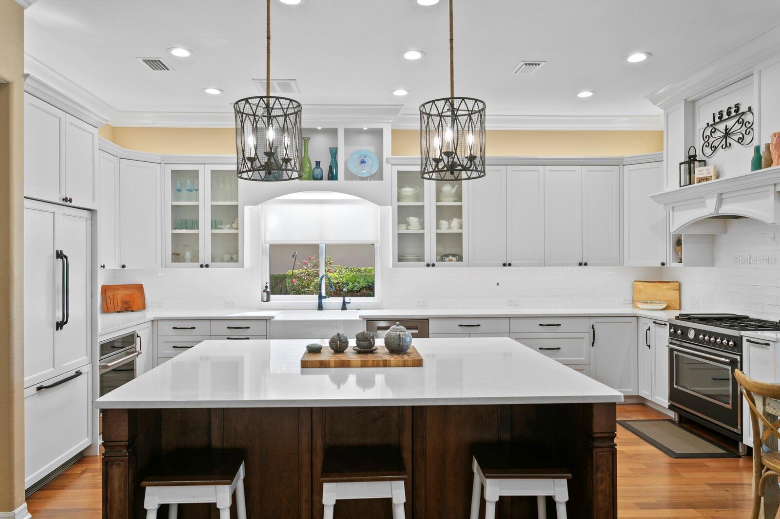 Image 17 of 73 For 18008 Pinnacle Court