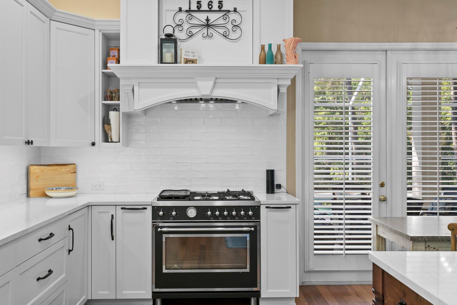 Image 22 of 73 For 18008 Pinnacle Court