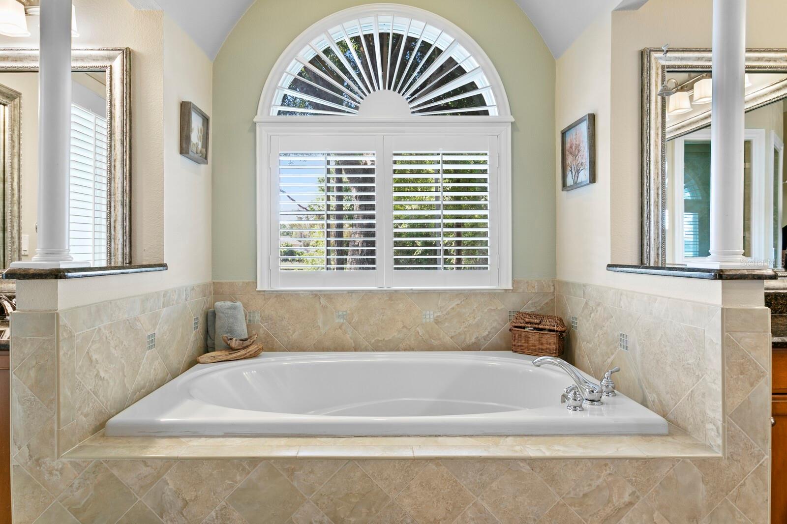 Image 33 of 73 For 18008 Pinnacle Court