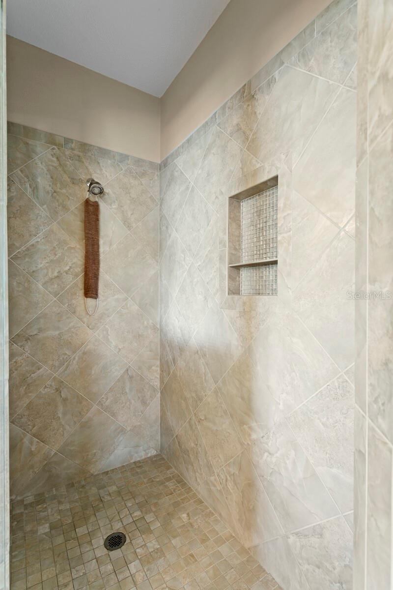 Image 34 of 73 For 18008 Pinnacle Court