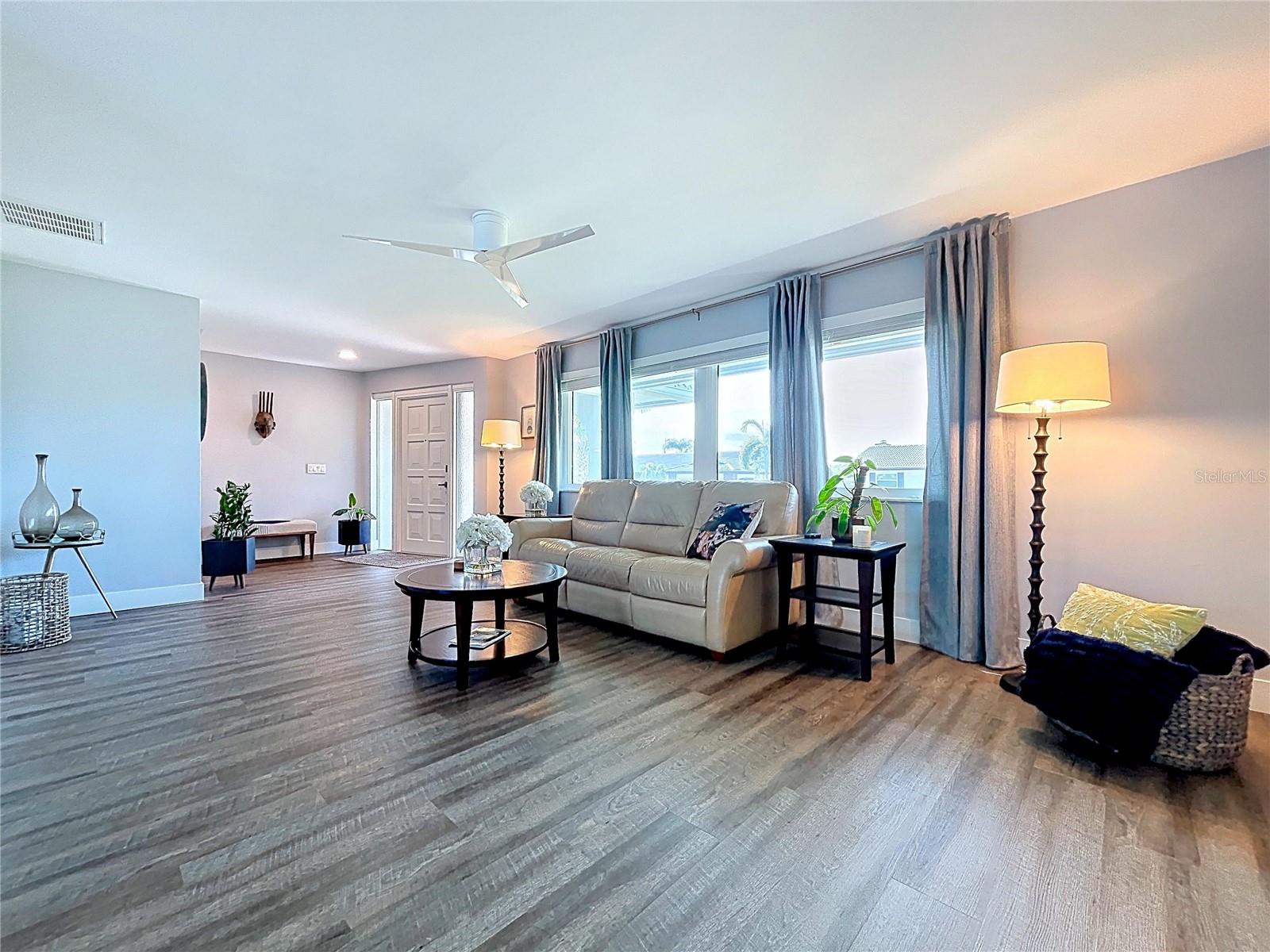 Image 17 of 70 For 13879 Kimberly Drive