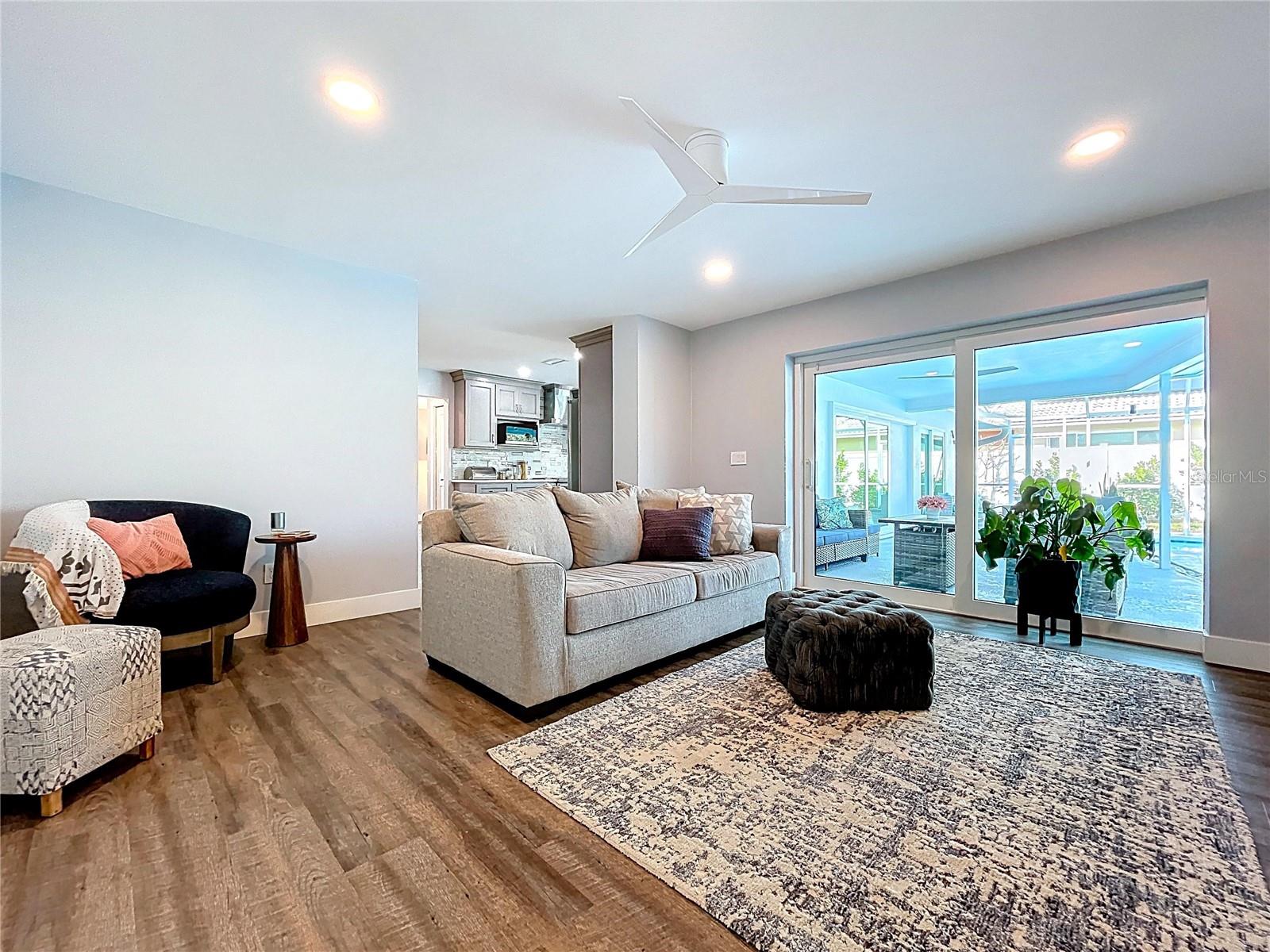 Image 21 of 70 For 13879 Kimberly Drive