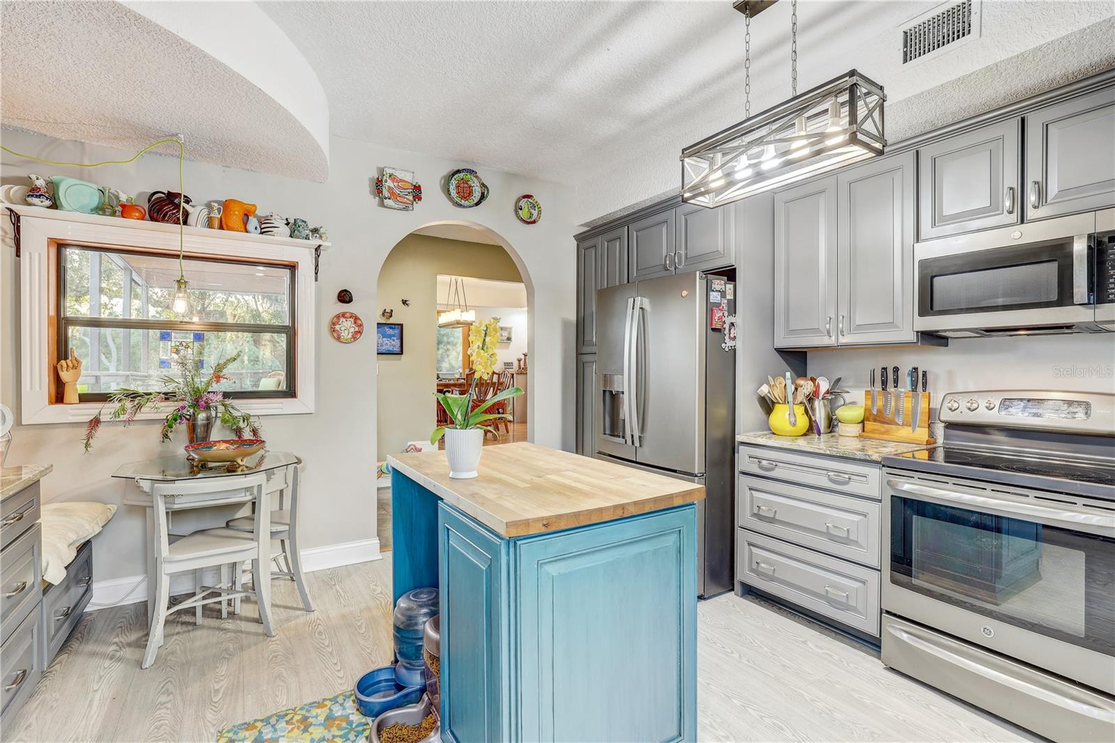 Image 14 of 62 For 7500 Ola Avenue