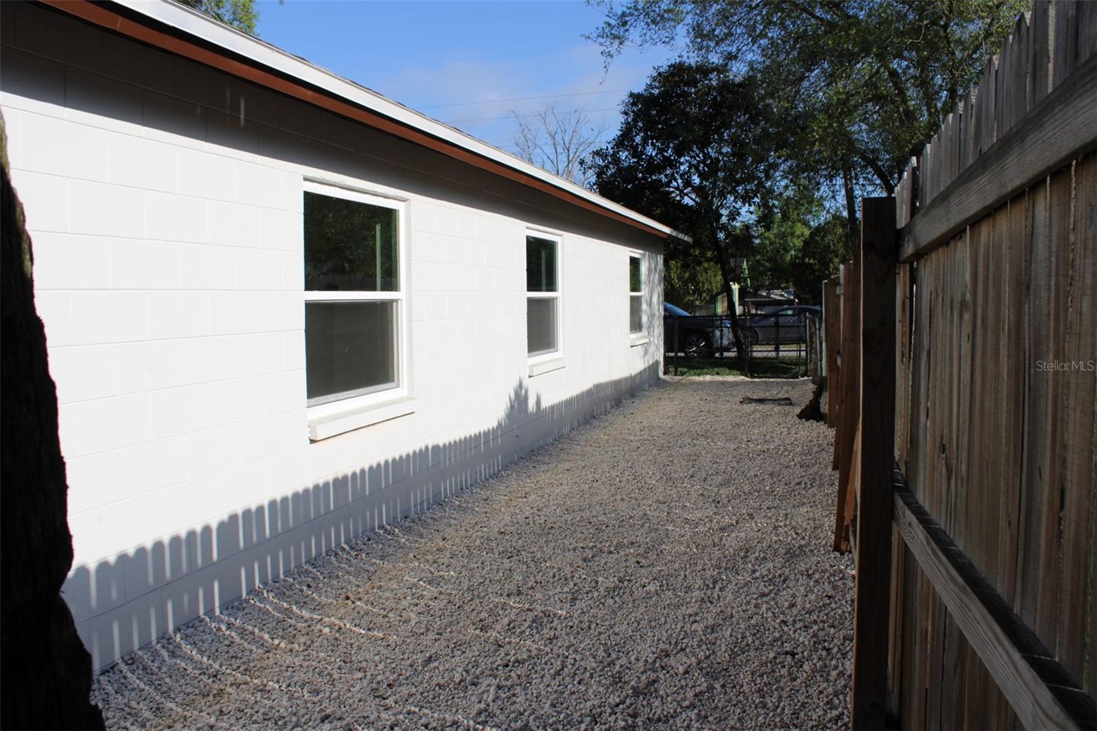 Listing photo id 11 for 3209 Frierson Avenue