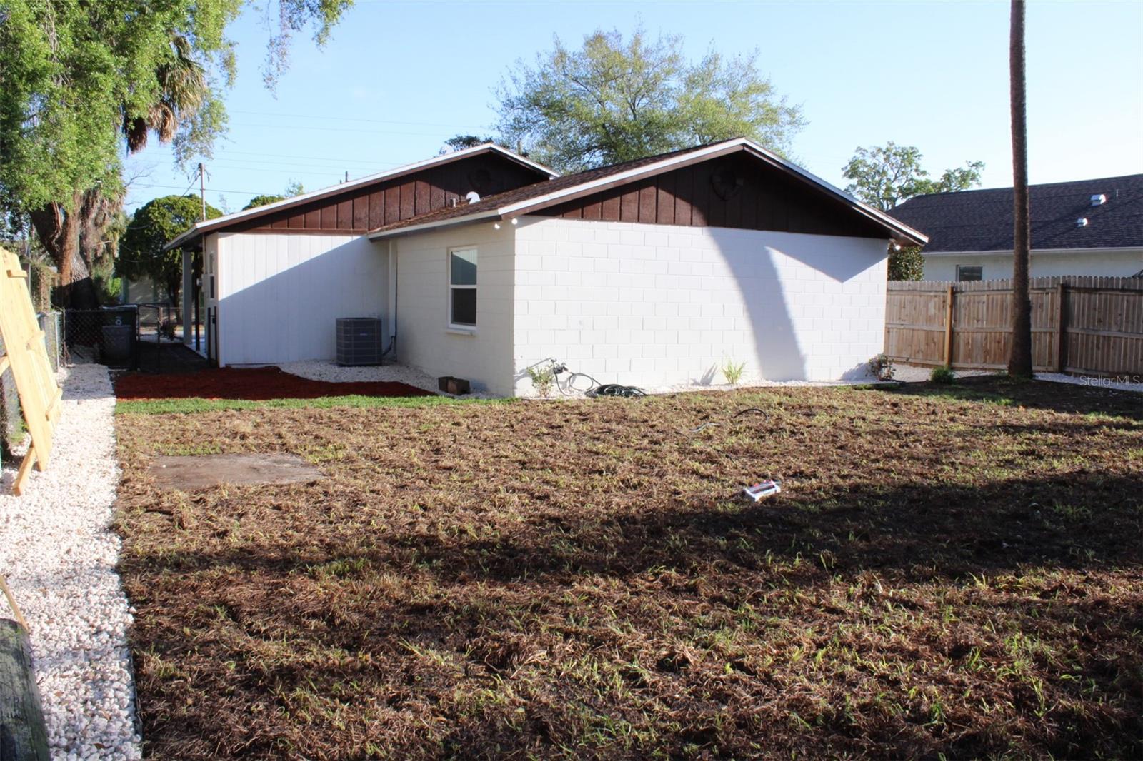 Listing photo id 12 for 3209 Frierson Avenue