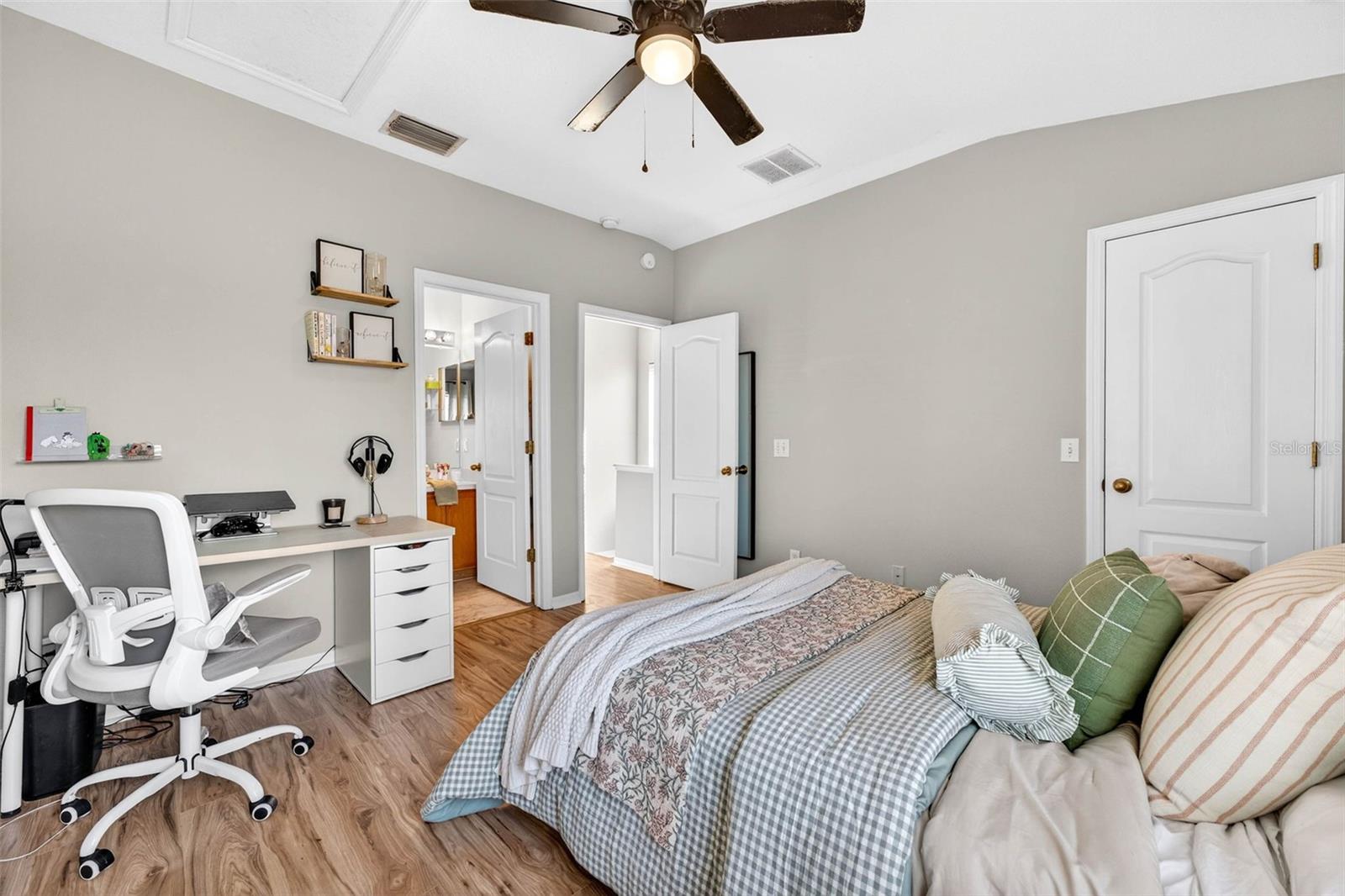 Image 25 of 44 For 12256 Foxmoor Peak Drive