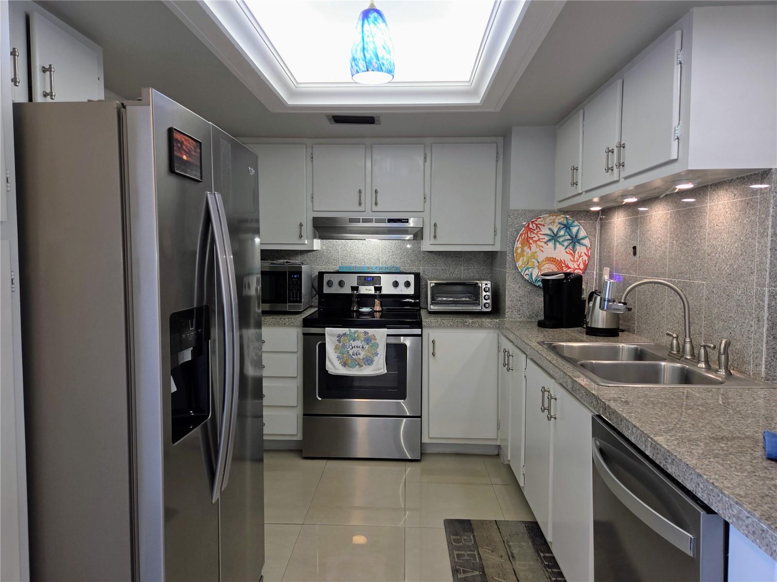 Image 11 of 39 For 285 107th Avenue 505