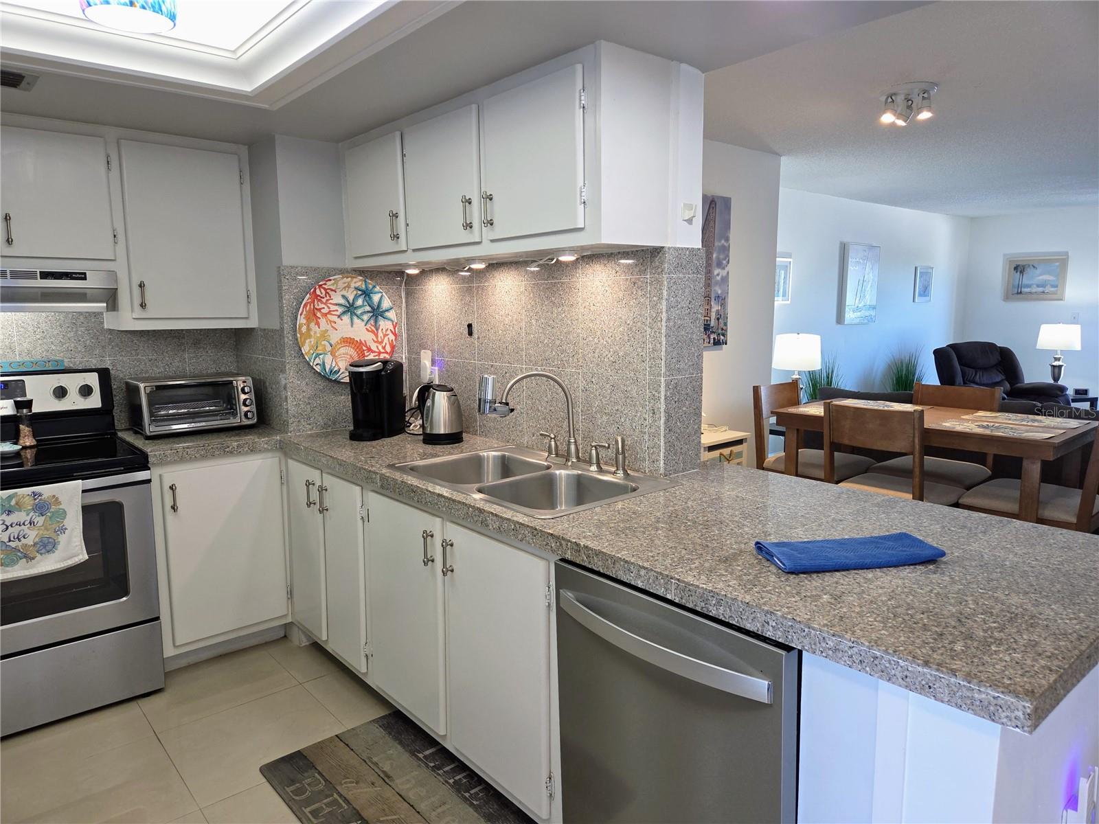 Image 12 of 39 For 285 107th Avenue 505
