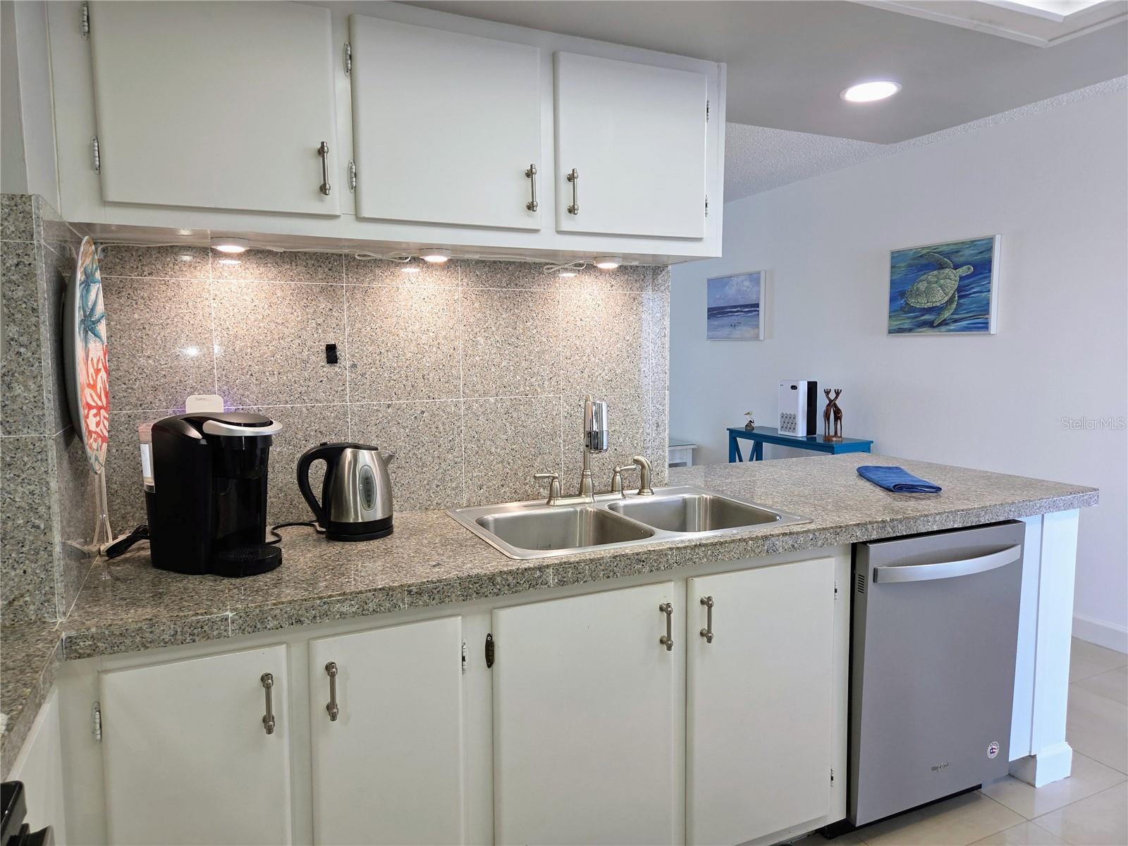 Image 14 of 39 For 285 107th Avenue 505