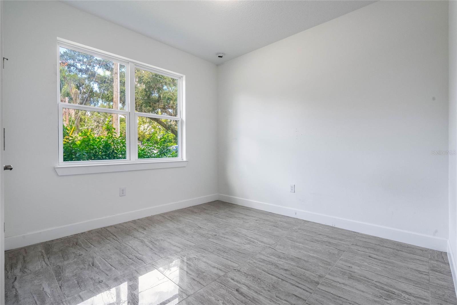 Image 17 of 26 For 113 Redding Street