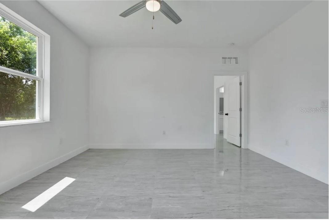 Image 21 of 26 For 113 Redding Street